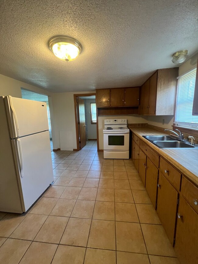 Building Photo - 828 9th Ave N Unit 3