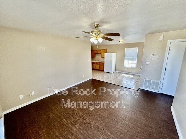 Photo - 218 E 14th St