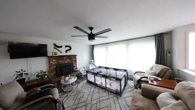 Photo - 3 Bed 2 Bath - A/C - Large Backyard - Dog Friendly - NAS Whidbey