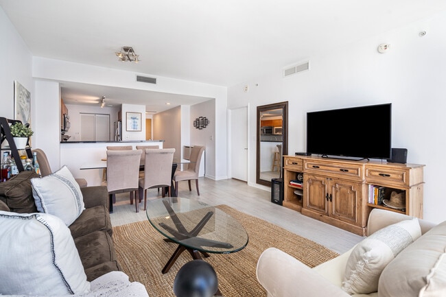 Photo - 253 NE 2nd St Unidad # 3104