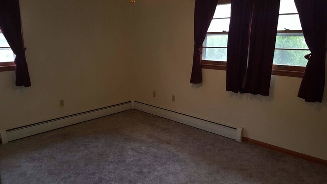 Photo - Updated 2 bd, 1.5 ba house, Parkade Sub., hardwoods, 5 min. from 70, fenced, avail now