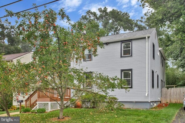 Photo - 509 Denham Rd