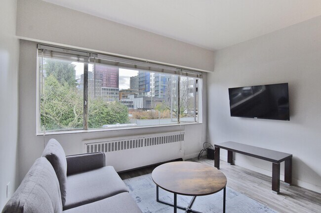 Building Photo - 1540 Haro St Unit 202