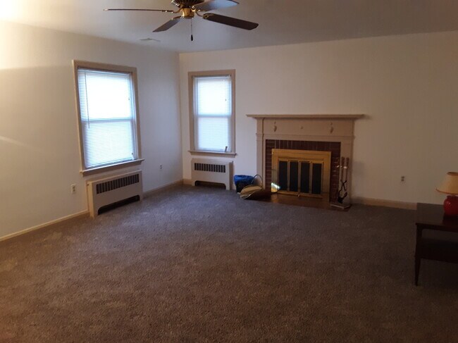 Photo - 317 Webster St