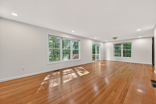 Photo - 6 Whitman Ln