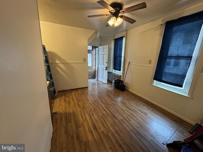 Building Photo - 261 N York St Unit 5