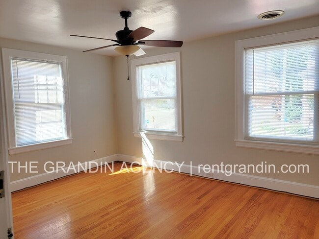 Photo - 2803 Burton Ave NW