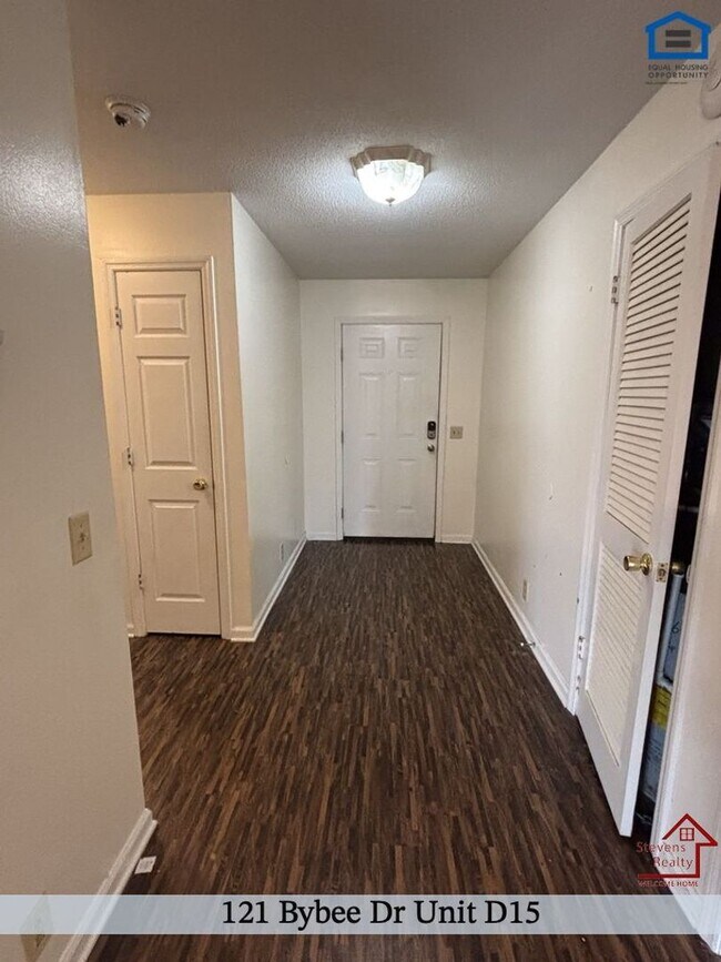 Photo - 121 Bybee Dr