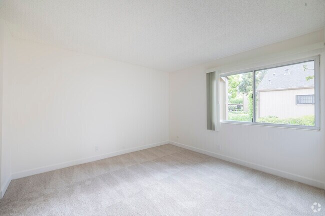 1BR, 1BA - 660SF - Bedroom