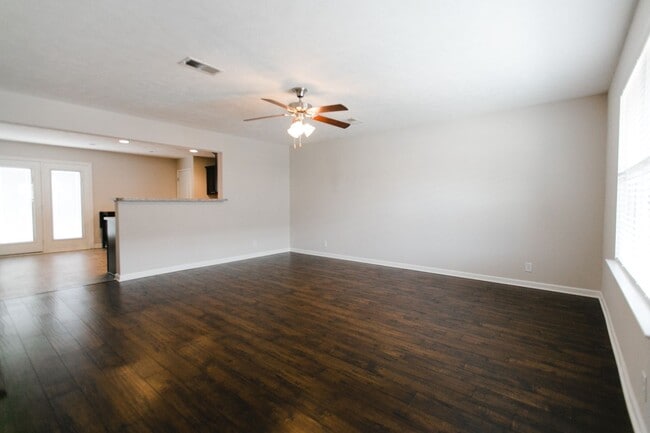 Photo - 924 Gamely Wy