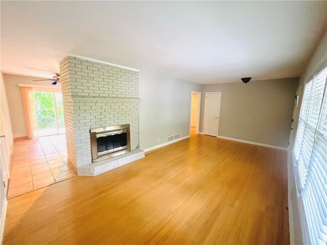 Photo - 2185 Medfield Trail NE