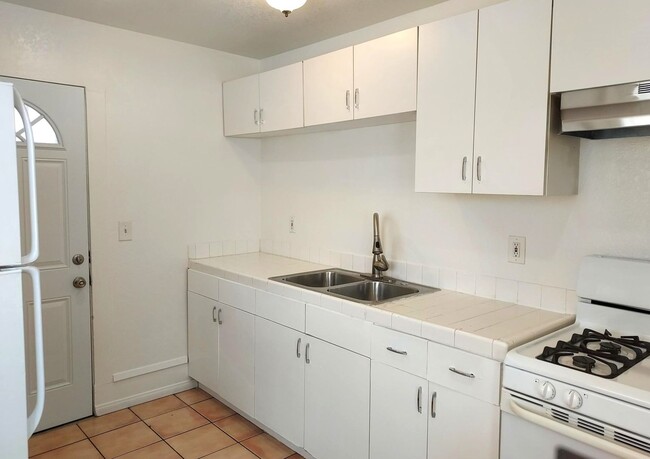1BD 1BA Point Loma Apartment - Hardwood Fl... - 1BD 1BA Point Loma Apartment - Hardwood Fl... Unit 3218  B