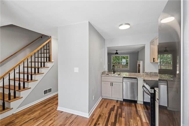 Photo - 5200 Laurel Bridge Dr SE