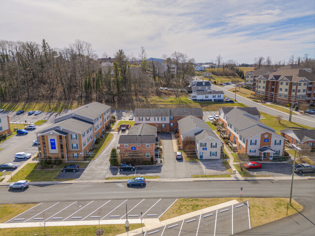 WILLOW CREEK RADFORD - WILLOW CREEK RADFORD Apartments