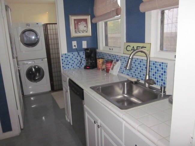 Photo - 832 N Detroit St Unidad 2