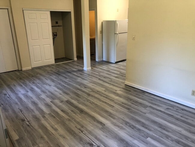 Photo - Newly remodeled - 1 bed - 1 bath off Rosie Creek