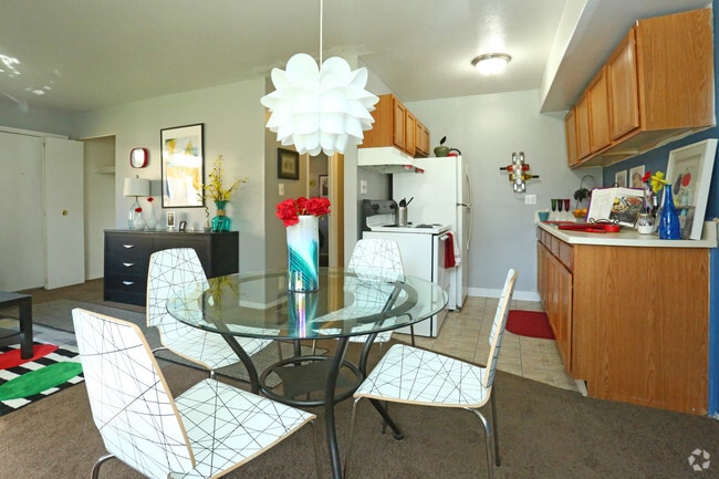1 BR, 1 BA - 624 SF