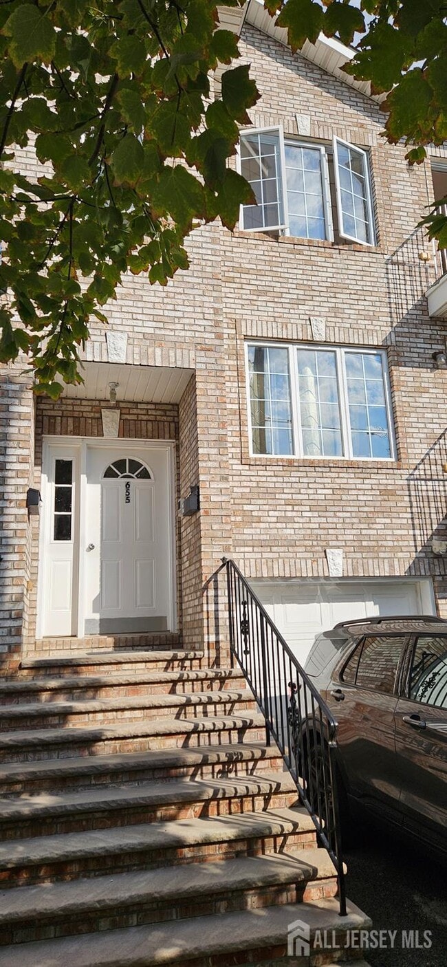 Building Photo - 655 4th St Unit 3