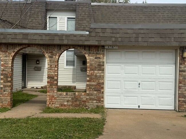 Building Photo - Spacious, Updated & Cute Home Near Lake Hefner in Close Proximity to Shopping & Dining