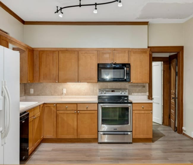 Building Photo - 1128 6th St S