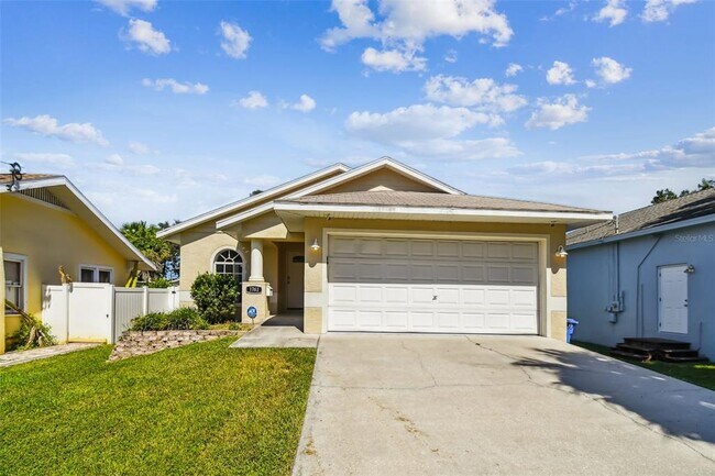 Photo - 1763 Montana Ave NE