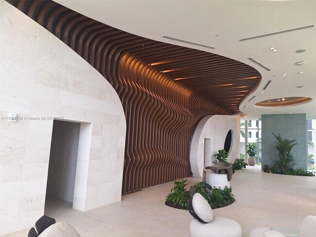 Photo - 700 NE 24th St Unidad 1603