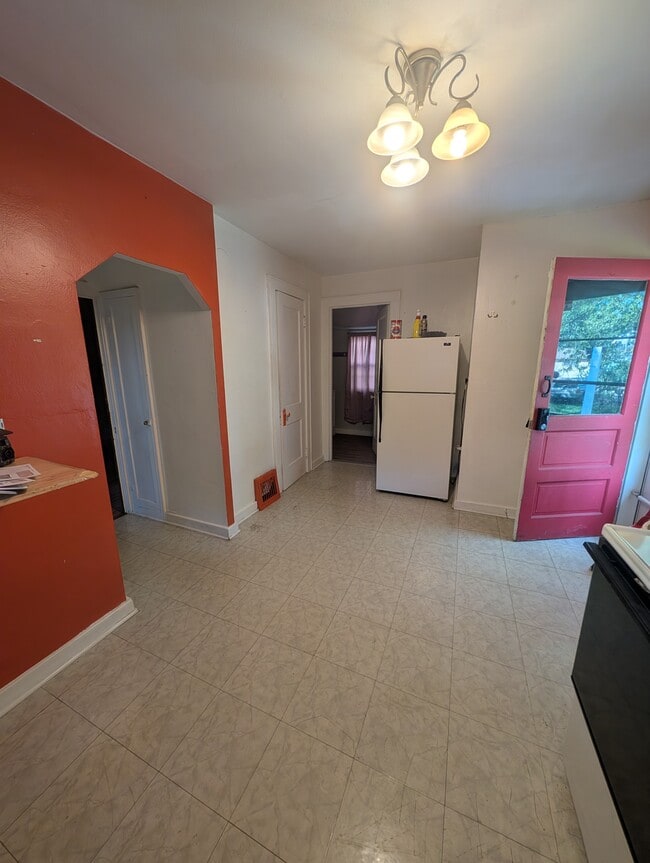 Building Photo - 2136 S 78th St Unit Upper