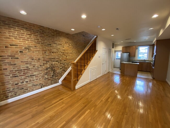 Photo - 1122 K St NE