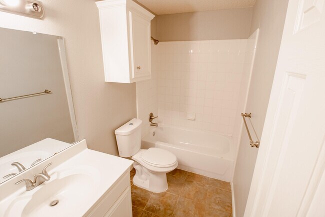 Photo - 1010 Oakridge Ave