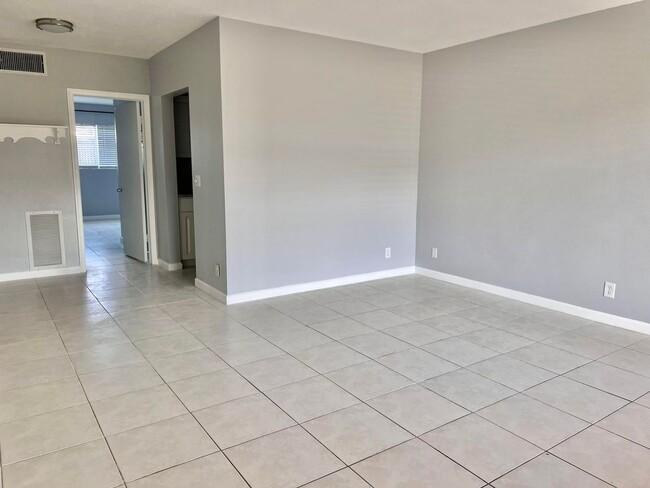 Building Photo - 2309 S Federal Hwy Rental