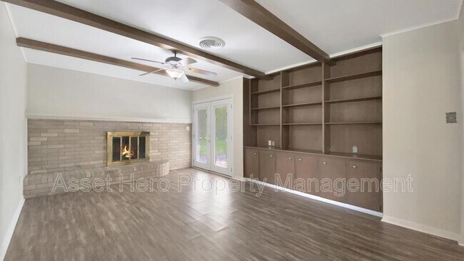 Photo - 205 Redmond Dr