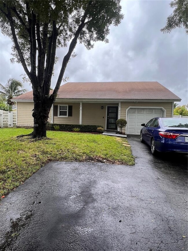 Building Photo - 14574 SW 142nd Ct Cir S Rental