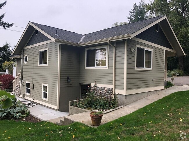 Building Photo - 2550 SE Mullenix Rd Rental