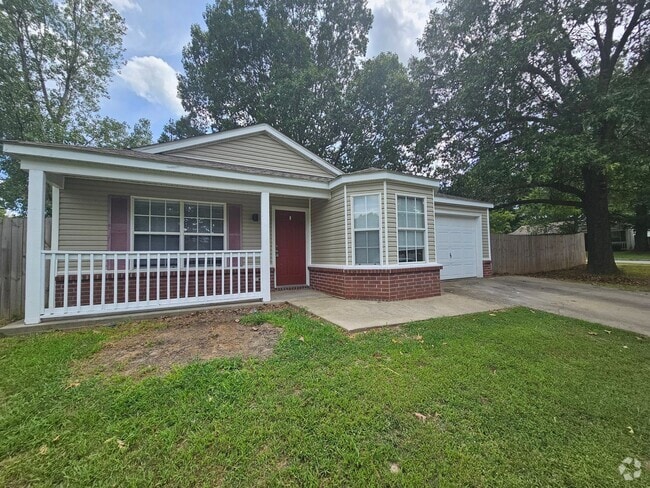 Building Photo - Nice 3 bedroom 2 bath home with fenced in ...