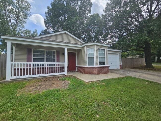 Building Photo - Nice 3 bedroom 2 bath home with fenced in ...