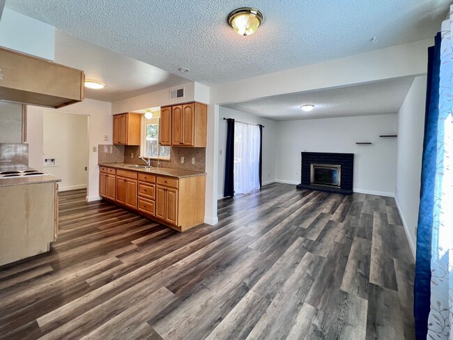Photo - $2,195 Ashlan & Cornelia, 3 Bedroom House ...
