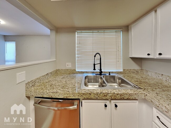 Photo - 10905 NE 35th Pl Unit 4