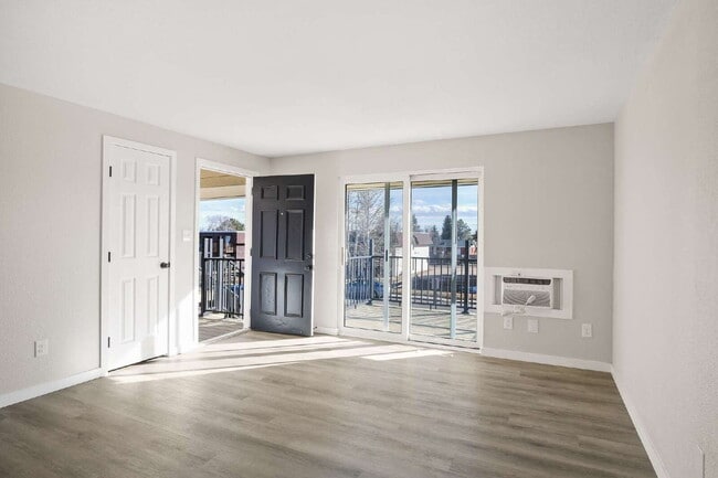 Building Photo - Completely remodeled two bedroom - north l... Unit A