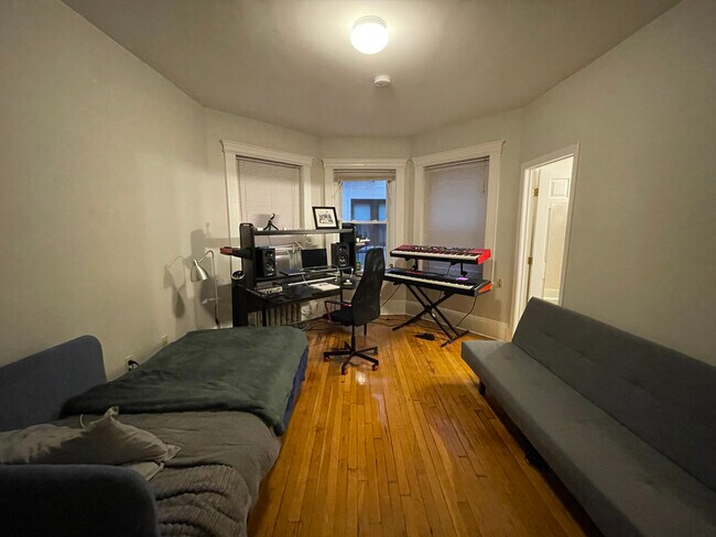 Photo - 57 Gainsborough St