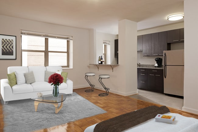 Photo - Macomb Gardens