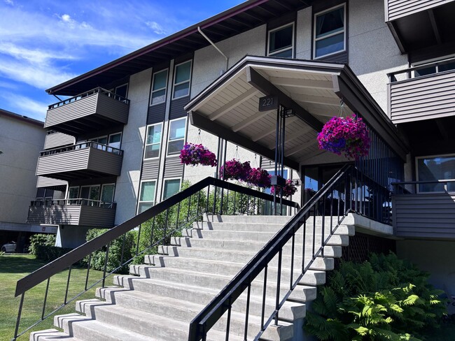 Building Photo - Heat Paid!  Amazing Downtown Condo!