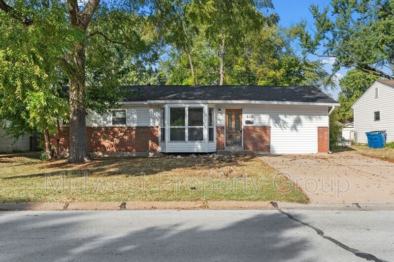 Photo - 615 Lynn Haven Ln House