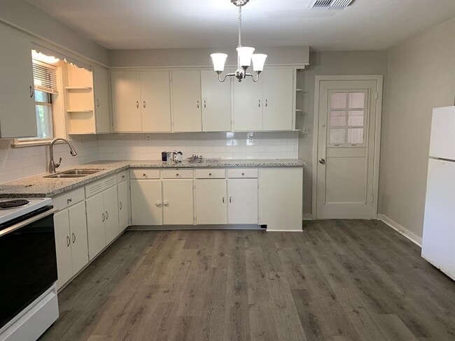 Building Photo - 1001 Washington St