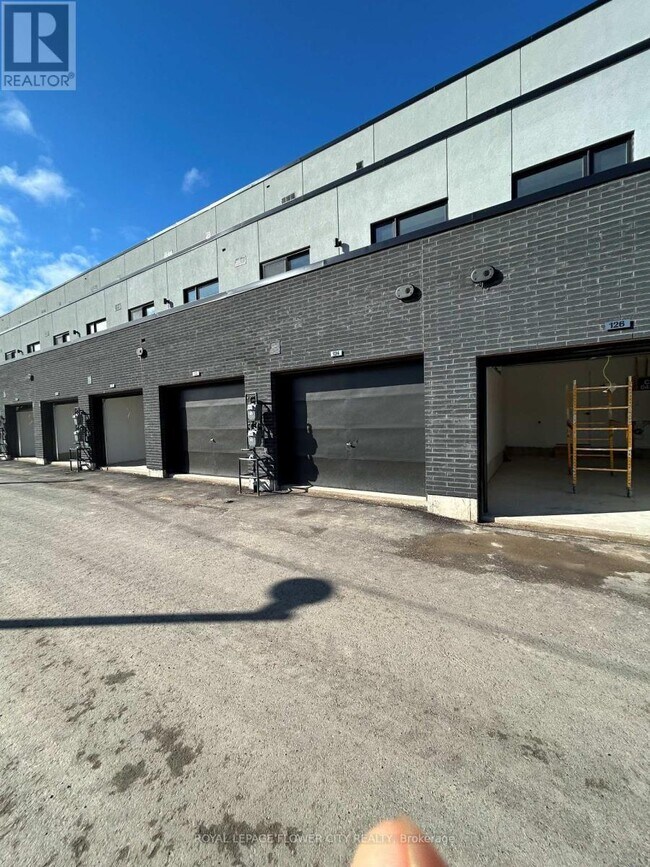 Photo - 124 Everett Cmn