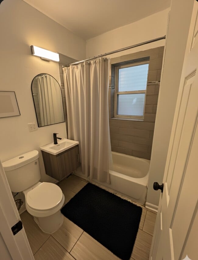 Photo - 6838 S King Dr Unidad 1