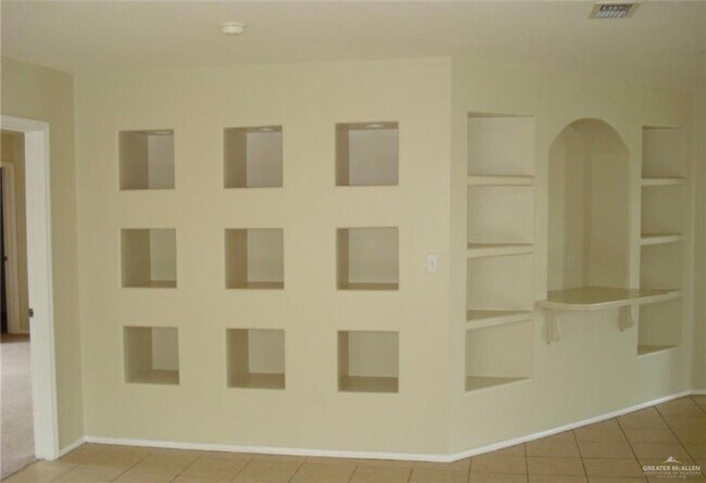 Photo - 9 W Sherryl Ave