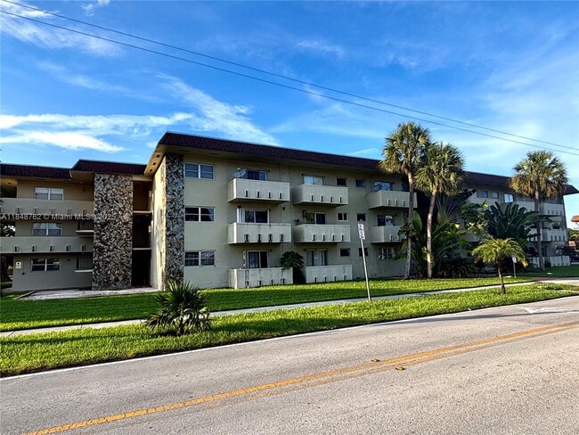 Building Photo - 7505 SW 82nd St Unit 318 Rental