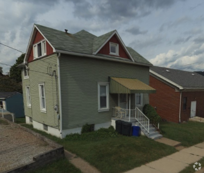 Building Photo - Coraopolis - 2 Bed 2 Bath - Immaculately M... Rental