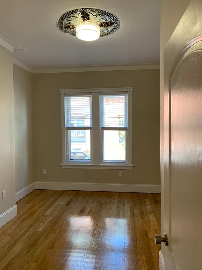 Building Photo - 26 Pembroke St Unit 1 Rental