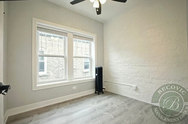 Photo - 1058 W Glenlake Ave